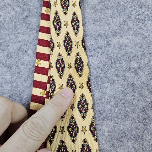 Tommy Hilfiger Necktie Yellow Geometric Crest‎ & Star Print 100% Silk 4x58 FLAWS - Picture 7 of 13